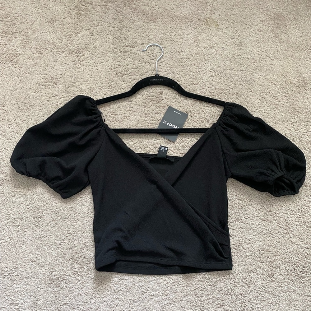 Forever 21 basic crop black puffy sleeved top